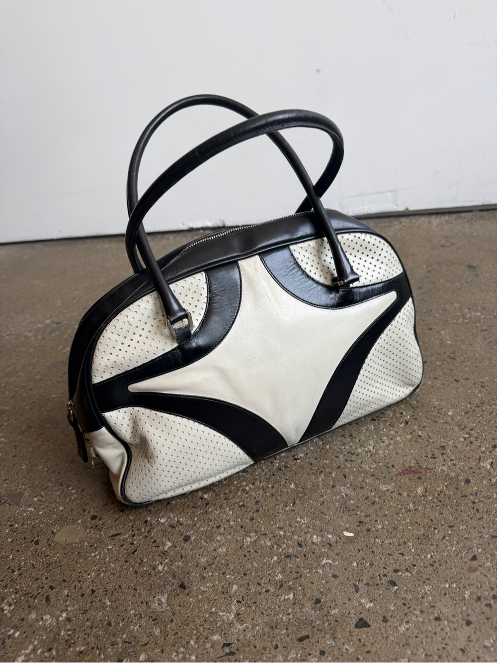 prada s/s 2000 bowling bag black & white - Picture 3 of 11